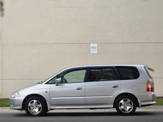 2000 Honda Odyssey JDM car for sale — photo 10 of 25