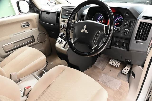 2008 Mitsubishi Delica JDM car for sale — photo 16 of 23