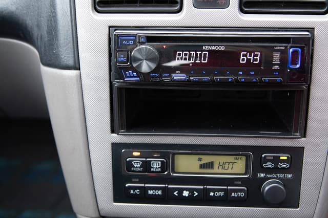 2001 Toyota Caldina JDM car for sale — photo 12 of 13