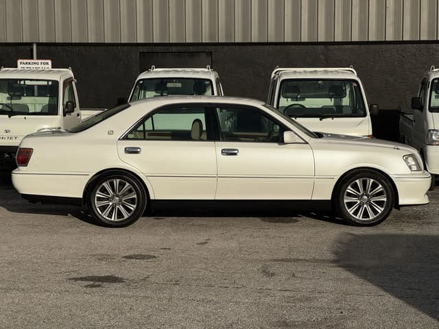 2000 Toyota Crown JDM car for sale — photo 10 of 22