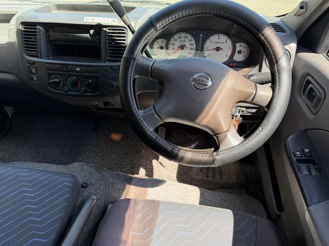 2007 Nissan Caravan JDM car for sale — photo 9 of 16