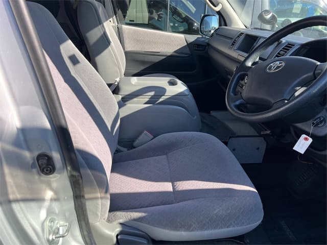 2007 Toyota HiAce JDM car for sale — photo 4 of 10