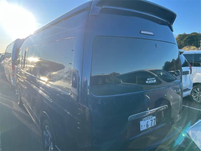 2005 Toyota HiAce JDM car for sale — photo 3 of 10