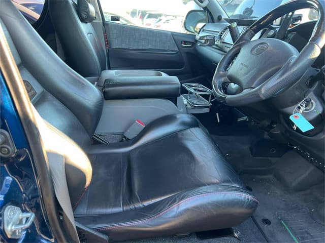 2005 Toyota HiAce JDM car for sale — photo 7 of 10