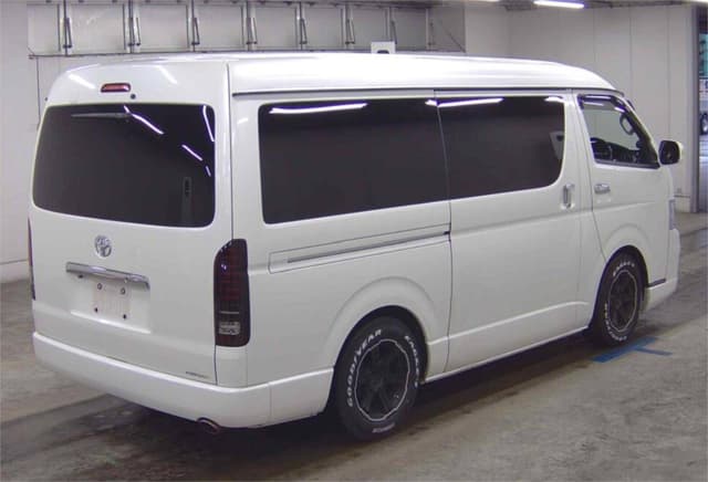 2010 Toyota HiAce JDM car for sale — photo 4 of 8