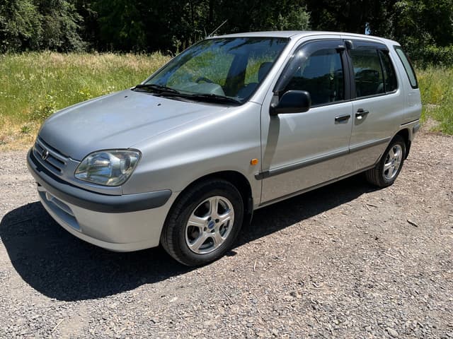 1998 Toyota Raum JDM car for sale — photo 3 of 18