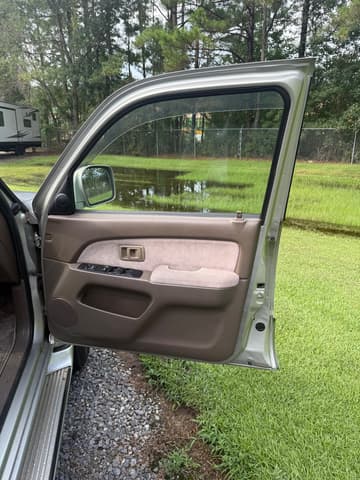 1998 Toyota Hilux Surf JDM car for sale — photo 20 of 25