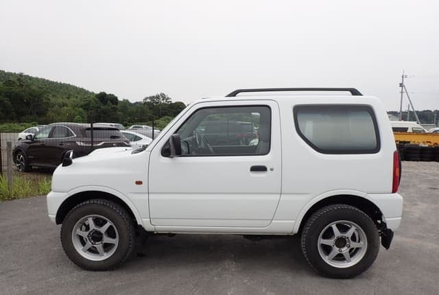 1999 Suzuki Jimny JDM car for sale — photo 2 of 25