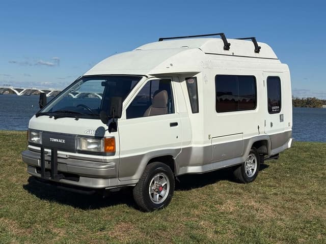 1992 Toyota Townace JDM car for sale — photo 4 of 10