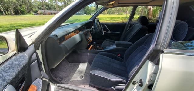 1997 Toyota Crown JDM car for sale — photo 8 of 15