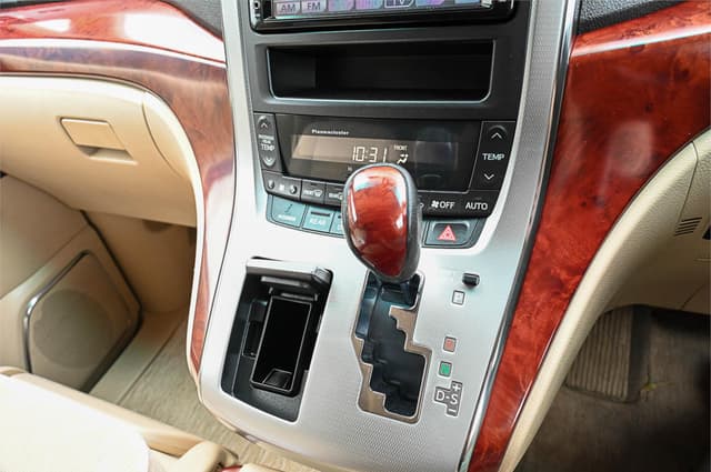 2009 Toyota Vellfire JDM car for sale — photo 23 of 25