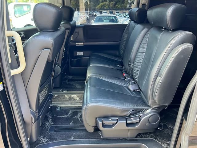 2009 Nissan Elgrand JDM car for sale — photo 14 of 18