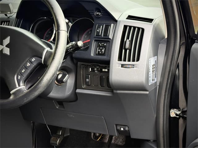 2009 Mitsubishi Delica JDM car for sale — photo 17 of 25