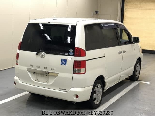 2006 Toyota Noah JDM car for sale — photo 2 of 4