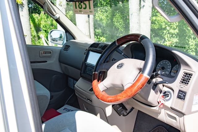 1999 Toyota Grand Hiace JDM car for sale — photo 8 of 15