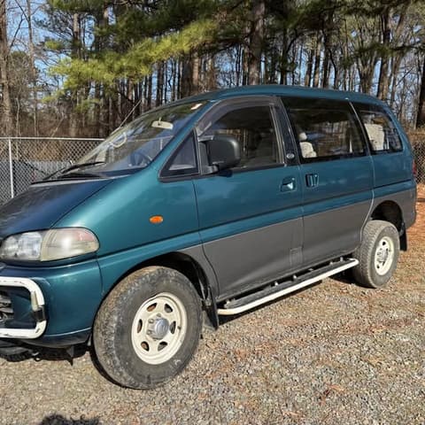 1995 Mitsubishi Delica JDM car for sale — photo 6 of 8