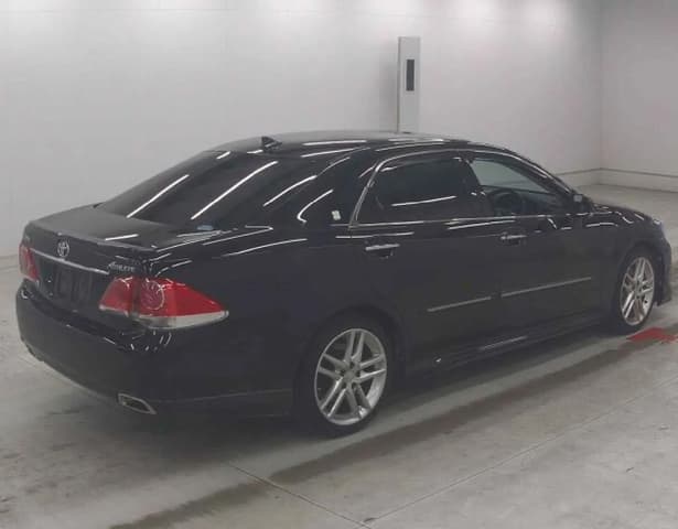 2011 Toyota Crown JDM car for sale — photo 6 of 6