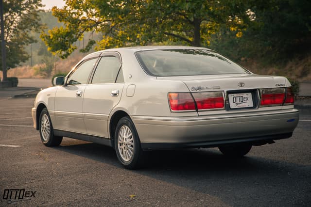 2001 Toyota Crown JDM car for sale — photo 8 of 25