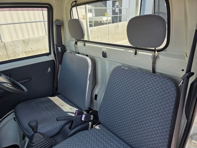 2006 Daihatsu Hijet JDM car for sale — photo 10 of 11