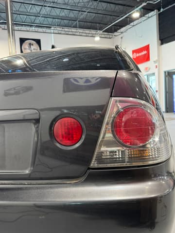 1998 Toyota Altezza JDM car for sale — photo 4 of 25