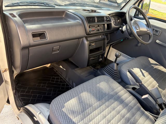 2000 Daihatsu Hijet JDM car for sale — photo 13 of 17