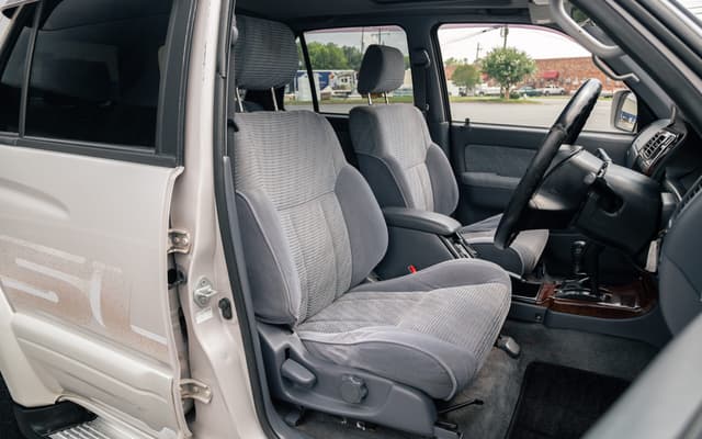 1997 Toyota Hilux Surf JDM car for sale — photo 5 of 12