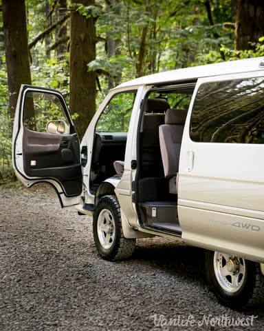 2000 Toyota HiAce JDM car for sale — photo 19 of 25