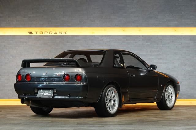 Nissan Skyline JDM car for sale — photo 16 of 25