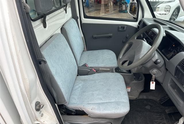 2004 Mitsubishi Minicab JDM car for sale — photo 13 of 25