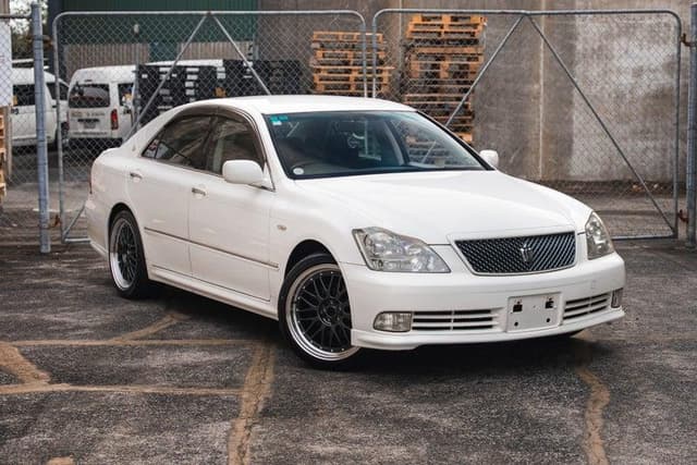 2005 Toyota Crown JDM car for sale — photo 6 of 20