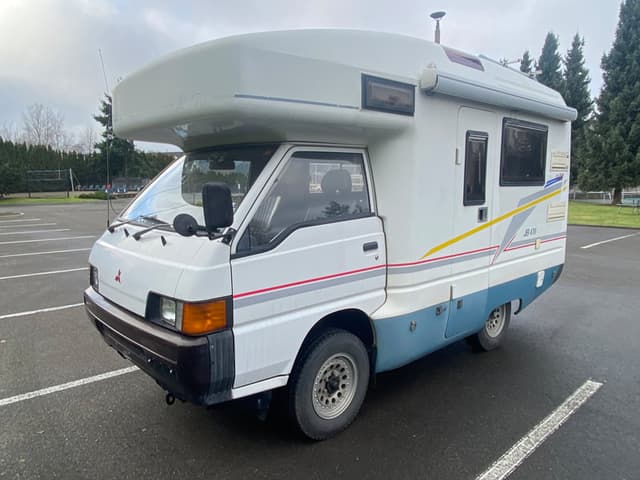 1995 Mitsubishi Delica JDM car for sale — photo 8 of 10