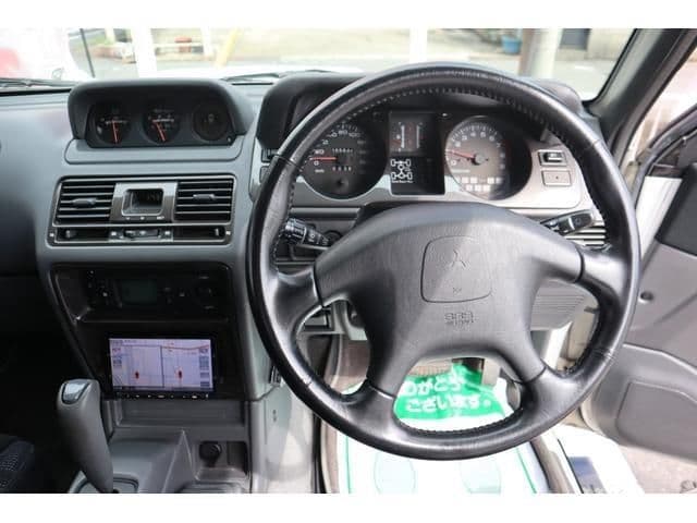 1998 Mitsubishi Pajero JDM car for sale — photo 2 of 23