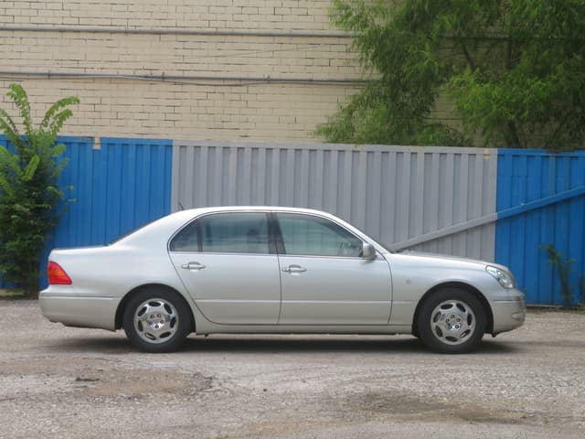2001 Toyota Celsior JDM car for sale — photo 8 of 21