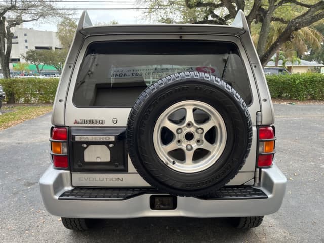 1997 Mitsubishi Pajero JDM car for sale — photo 6 of 17