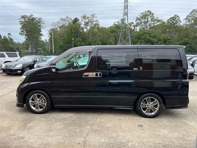 2006 Nissan Elgrand JDM car for sale — photo 9 of 16