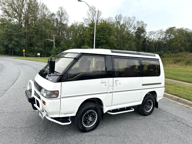 1991 Mitsubishi Delica JDM car for sale — photo 3 of 10