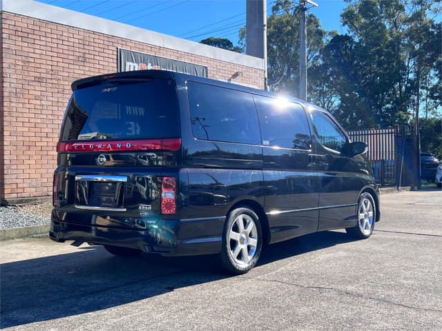 2007 Nissan Elgrand JDM car for sale — photo 6 of 16