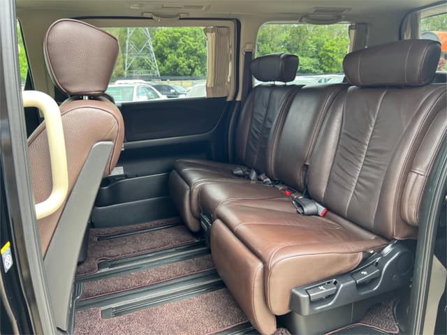 2008 Nissan Elgrand JDM car for sale — photo 14 of 16