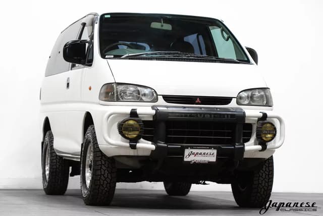 1994 Mitsubishi Delica JDM car for sale — photo 3 of 25