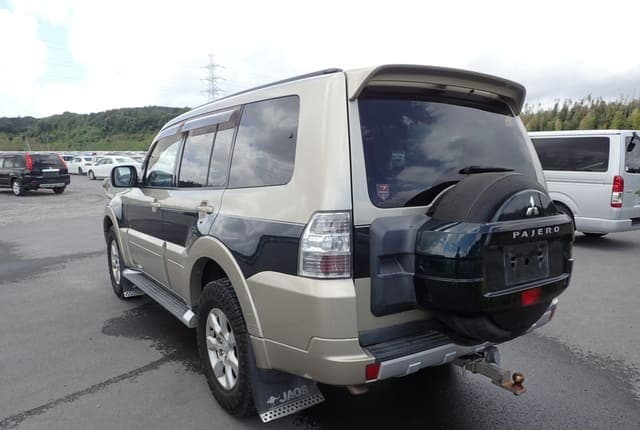 2010 Mitsubishi Pajero JDM car for sale — photo 3 of 25