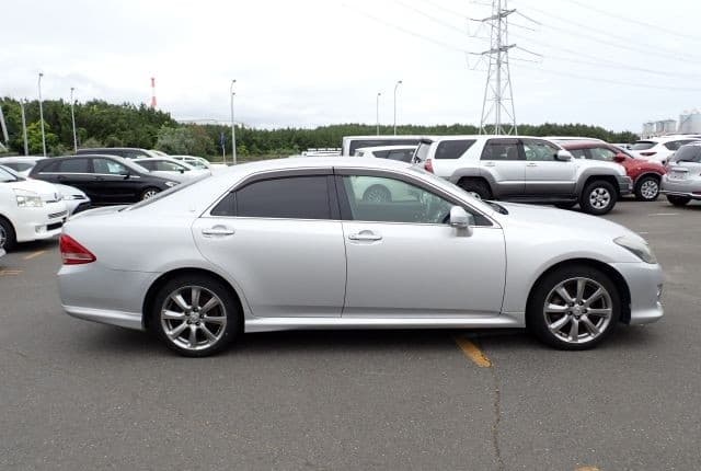 2008 Toyota Crown JDM car for sale — photo 2 of 25