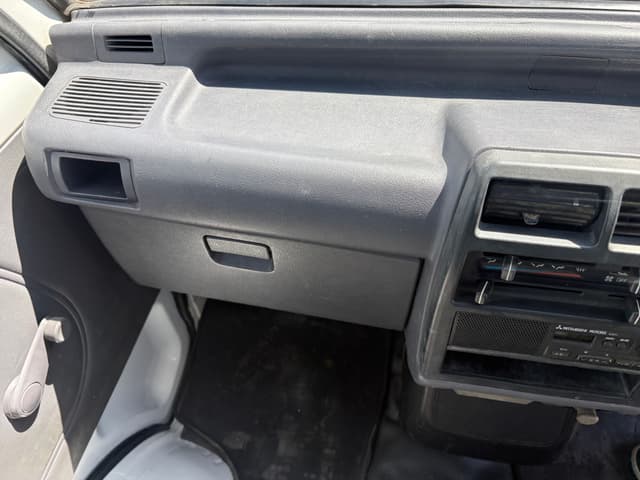 1998 Mitsubishi Minicab JDM car for sale — photo 19 of 25