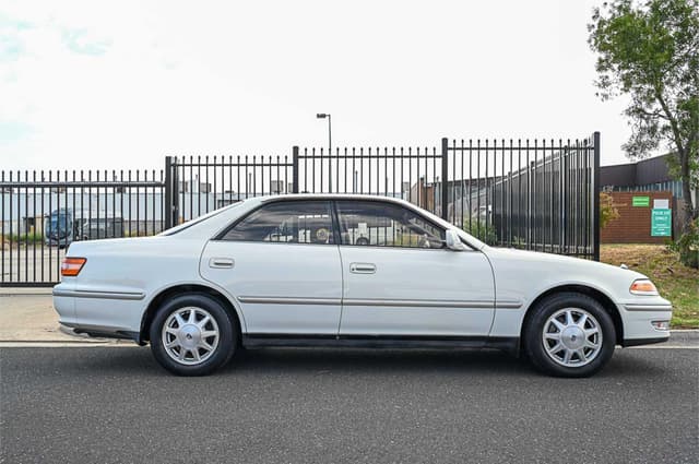1998 Toyota Chaser JDM car for sale — photo 12 of 21
