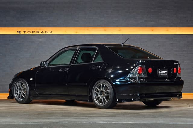 2002 Toyota Altezza JDM car for sale — photo 2 of 25