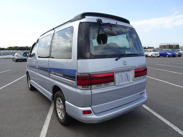 1999 Toyota Regius JDM car for sale — photo 3 of 25