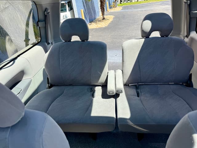 1998 Mitsubishi Delica JDM car for sale — photo 21 of 23