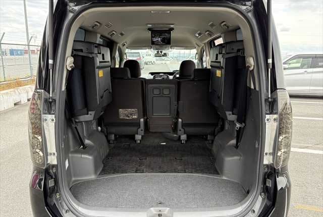 2008 Toyota Voxy JDM car for sale — photo 21 of 25
