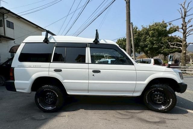 1994 Mitsubishi Pajero JDM car for sale — photo 8 of 9
