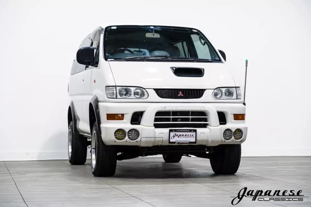 1999 Mitsubishi Delica JDM car for sale — photo 3 of 25