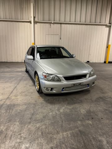 1998 Toyota Altezza JDM car for sale — photo 2 of 25